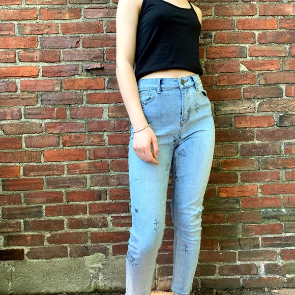 INCREDIBLE high waisted jeans by Urban outfitters. - Picture 3 of 4